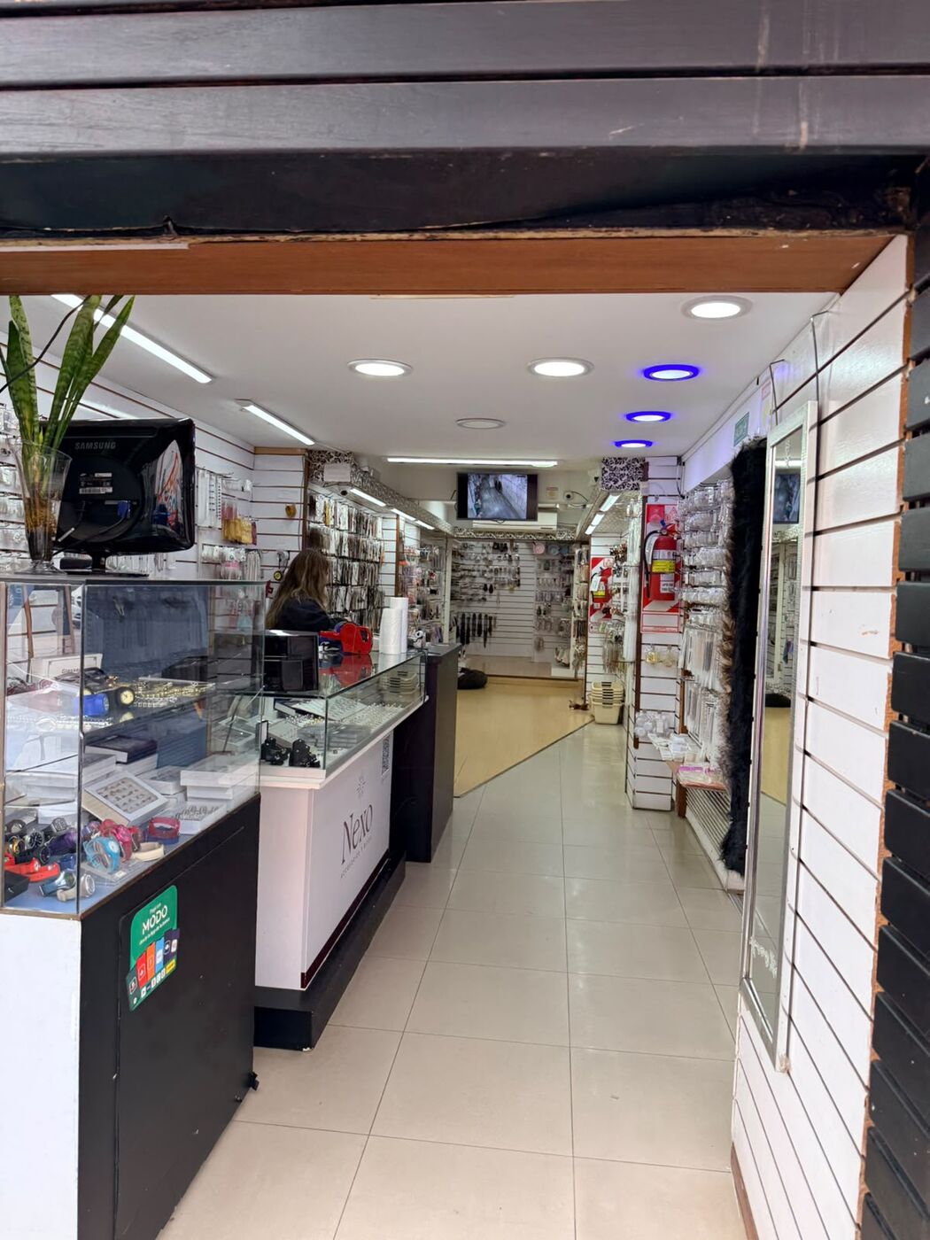 Interior del local de Nexo Accesorios en Córdoba